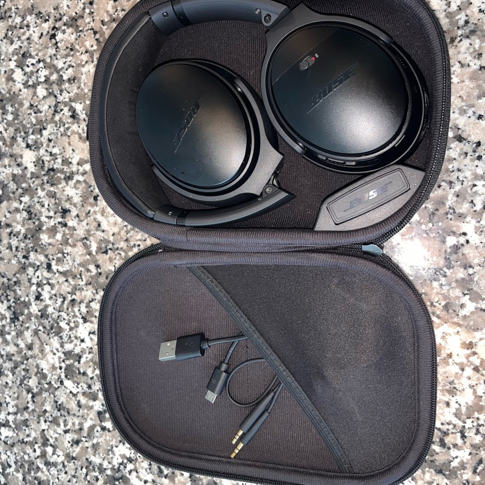 Bose QuietComfort 35 Wireless Noise Cancelling Headphones (QC35 II) – Black